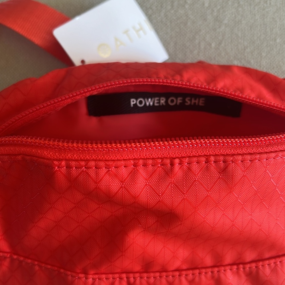 Athleta Excursion Crossbody Belt Bag in Coral - Picture 4 of 7